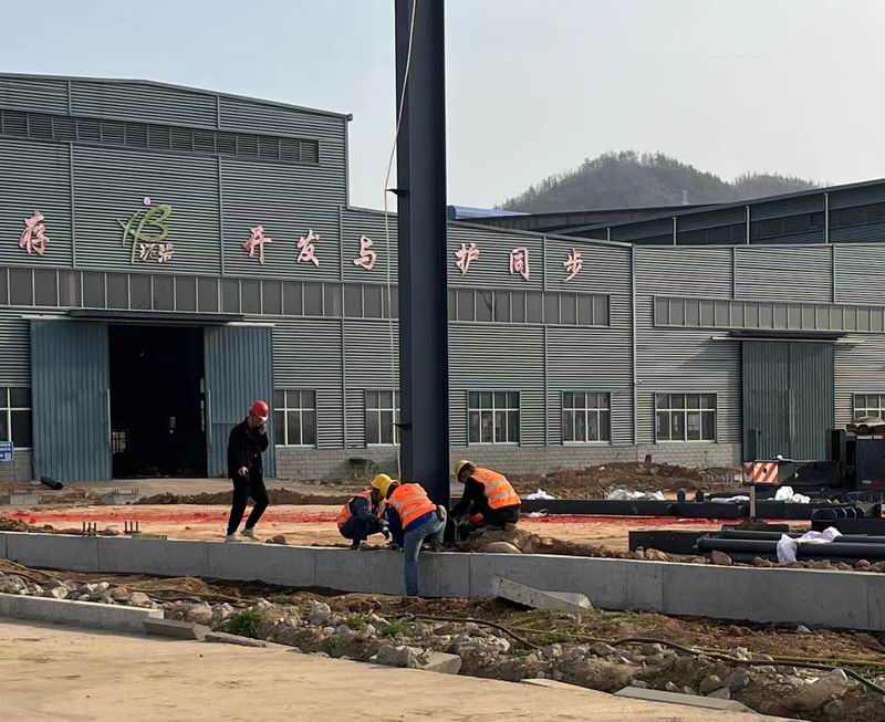 河南万利平台_万利(中国)
高端智能装备制造项目标准化厂房钢立柱完成吊装